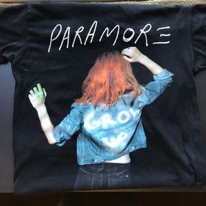 HOT TOPIC - Paramore band tee